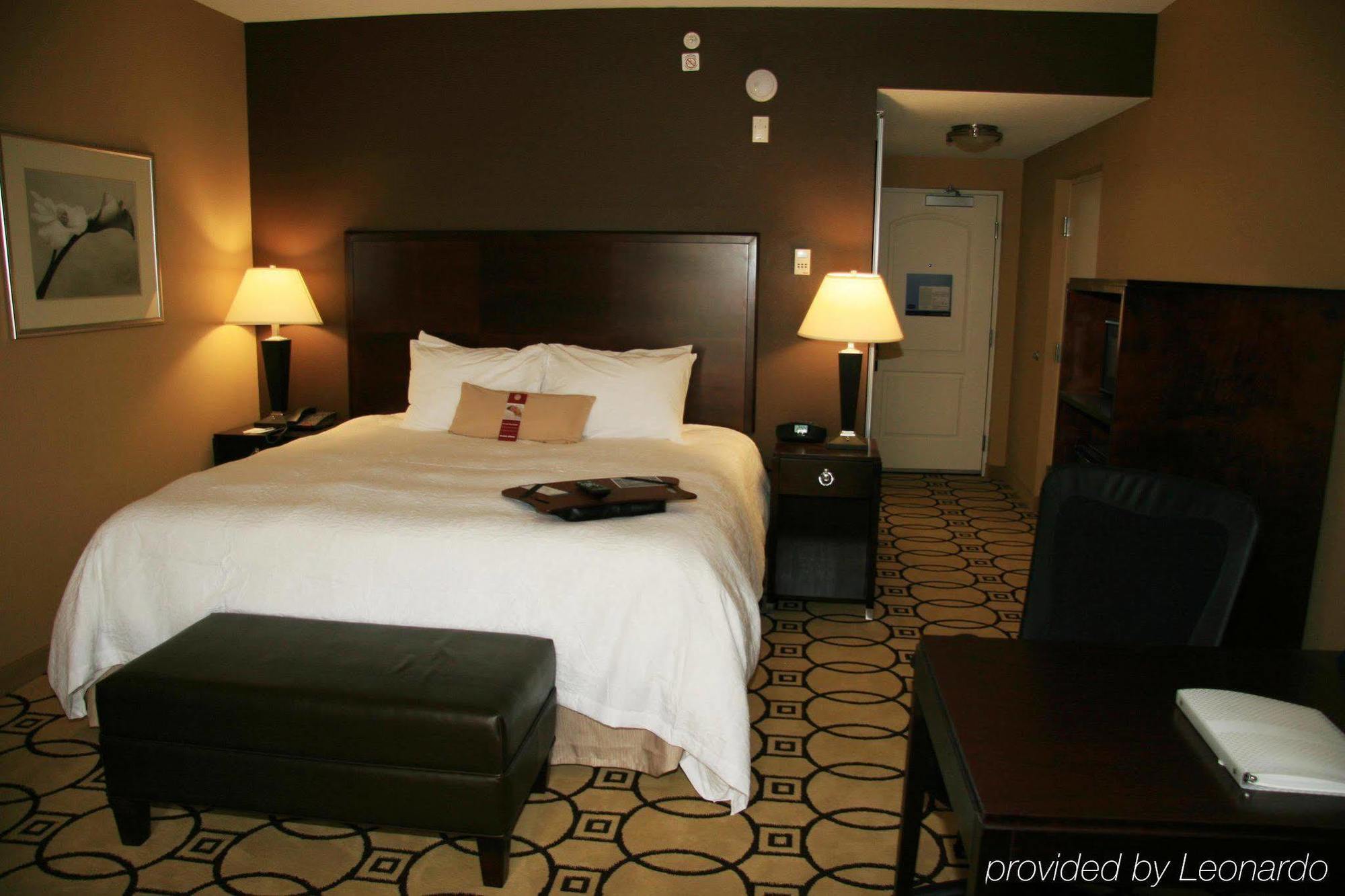 Hampton Inn & Suites Brunswick Room photo